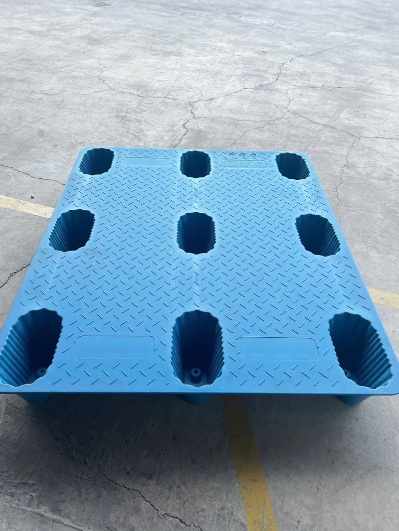 Hướng Dẫn Chọn Pallet Chống Tràn Phù Hợp Ngành Nghề 3 Vật Liệu và Cấu Tạo Của Pallet Chống Tràn