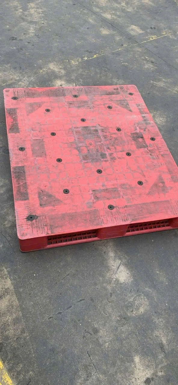 Pallet Nhựa Cũ Giá Rẻ — Thanh Lý Số Lượng Lớn Tại Mai Lợi 7 Dịch vụ thu mua pallet nhựa cũ