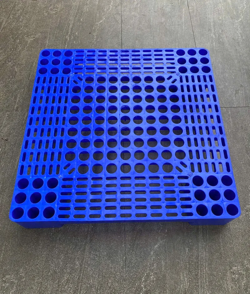 Pallet Nhựa Liền Khối — Tải Trọng Cao, Bền Bỉ Cho Doanh Nghiệp 4 Ưu Điểm Vượt Trội Của Pallet Nhựa Liền Khối