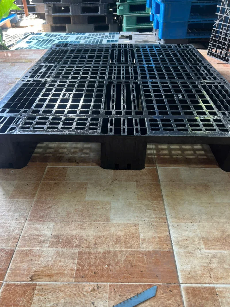 Pallet Nhựa Xuất Khẩu — Đạt Chuẩn ISPM-15 Cho Doanh Nghiệp 3 Đặc điểm và vật liệu của pallet nhựa xuất khẩu