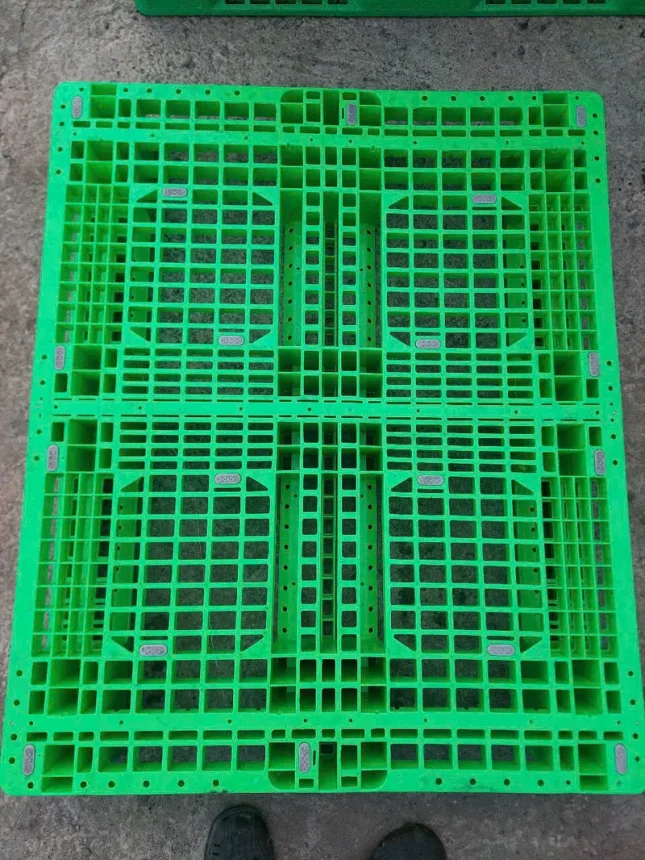 Pallet Nhựa Lót Sàn — Giải Pháp Chống Ẩm, Chống Mốc Hiệu Quả 1 Pallet Nhựa Lót Sàn — Chống Ẩm, Chống Mốc Hiệu Quả